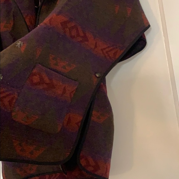 Aztec button cape - Picture 3 of 3